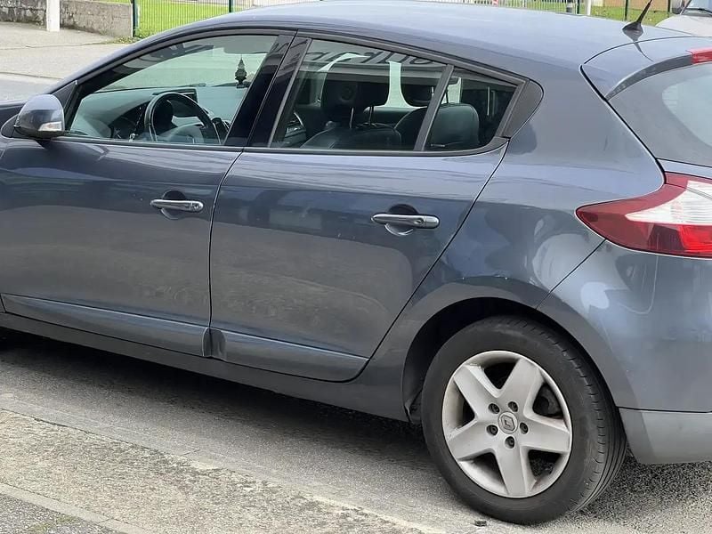 Occasion 2015 Renault Mégane Zen Berline | 5 500 € (Bon prix) - Image 1/4