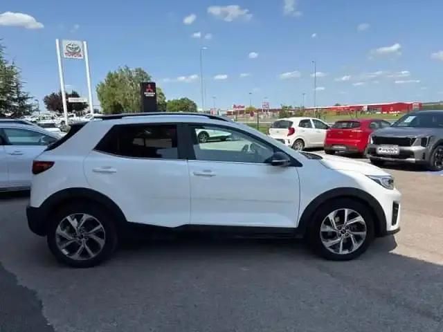 Occasion Kia Stonic GT-Line 100 ch (73 kW) 2023 Blanc cã©leste / toit noir SUV