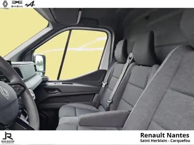 Occasion Renault Master 2024 Blanc minéral Berline