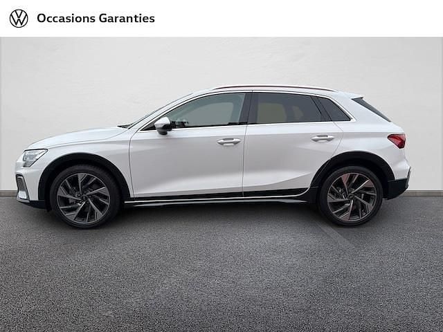 Nouvelle Audi A3 Design 150 ch (110 kW) 2025 Blanc arcona Berline