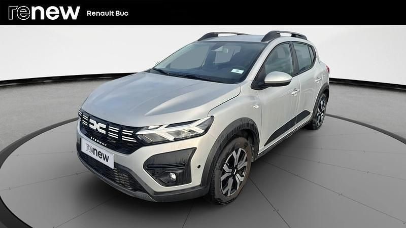 Gris Utilisé 2024 Dacia Sandero Expression Citadine | 16 190 € (Prix juste) - Image 1/4