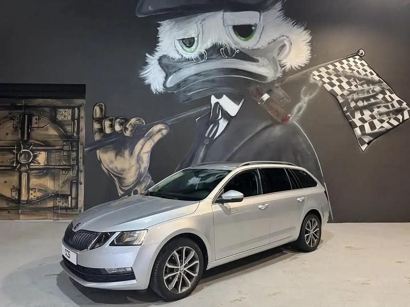 Gris Occasion 2019 Skoda Octavia Berline | 16 990 € - Image 1/4