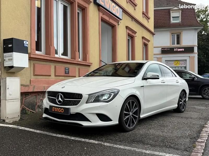 Blanc Utilisé 2015 Mercedes CLA180 Berline | 14 989 € (Prix assez cher) - Image 1/4