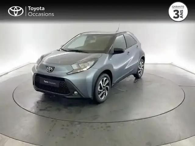 Biton gris célestine/toit noir Nouvelle 2025 Toyota Aygo X Design SUV | 18 890 € - Image 1/4