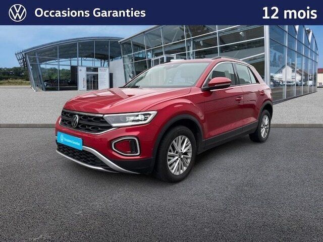 Rouge roi métallisée Utilisé 2022 VW T-Roc Life SUV | 21 989 € (Prix juste) - Image 1/4