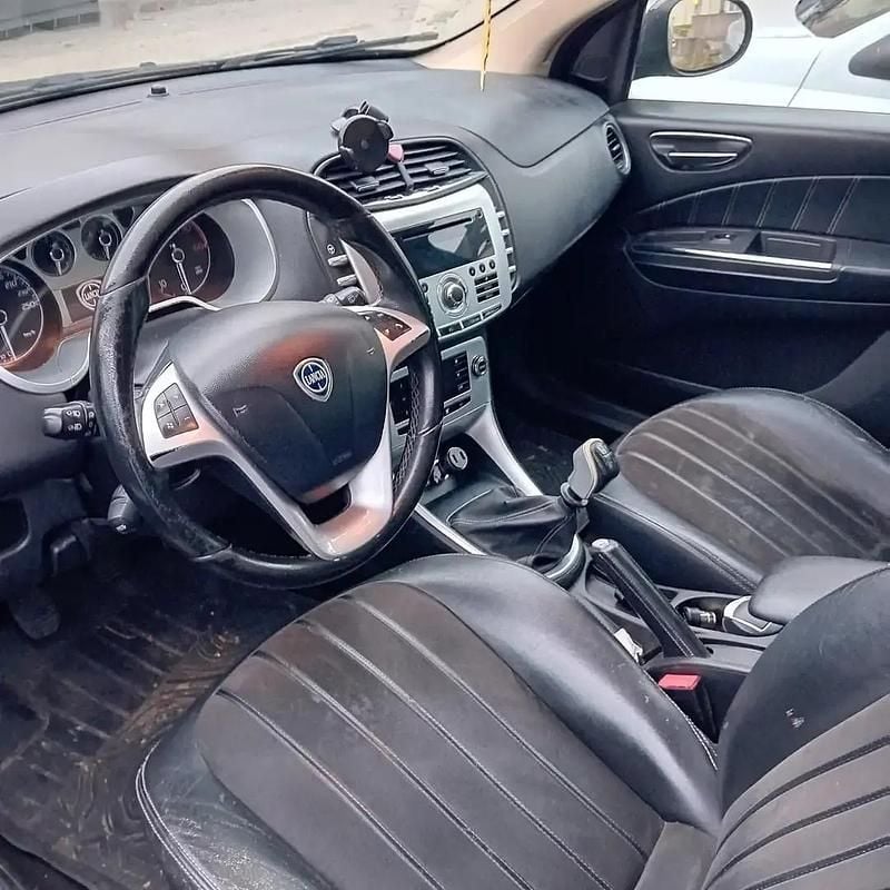 Occasion 2011 Lancia Delta Platinum Citadine | 1 600 € - Image 1/4