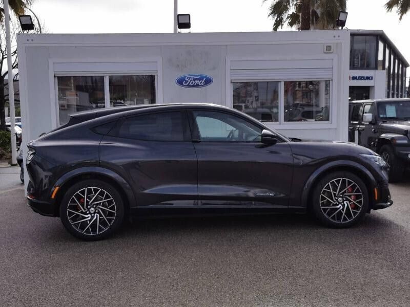 Noir Utilisé 2022 Ford Mustang Mach-E GT Extended Range SUV | 53 890 € - Image 1/4