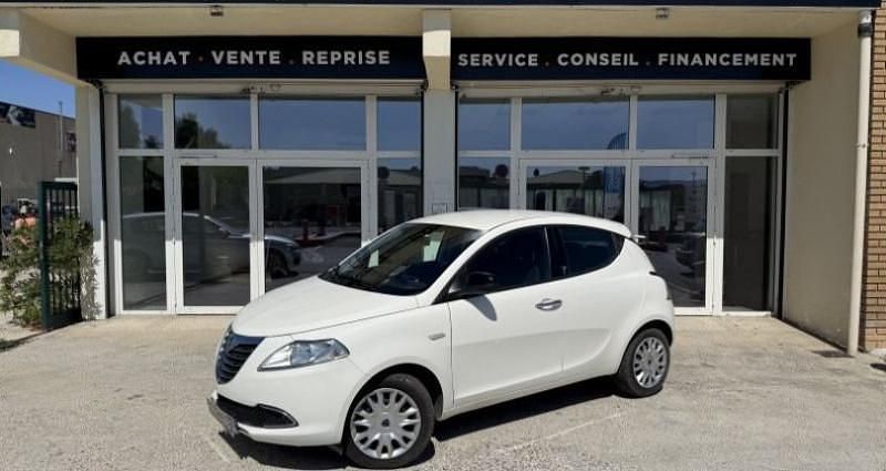 Blanc Utilisé 2013 Lancia Ypsilon Platinum Citadine | 5 990 € (Prix juste) - Image 1/4