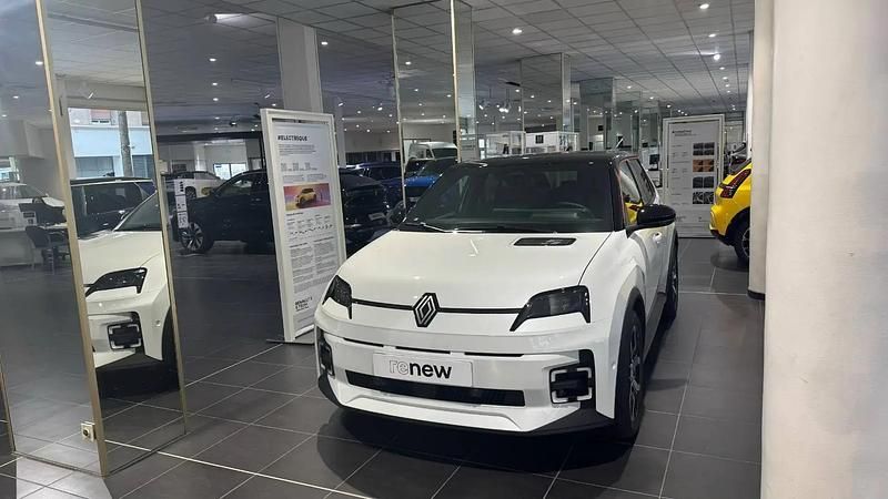 Blanc Nouvelle 2025 Renault R5 Techno Citadine | 33 900 € (Prix assez cher) - Image 1/4