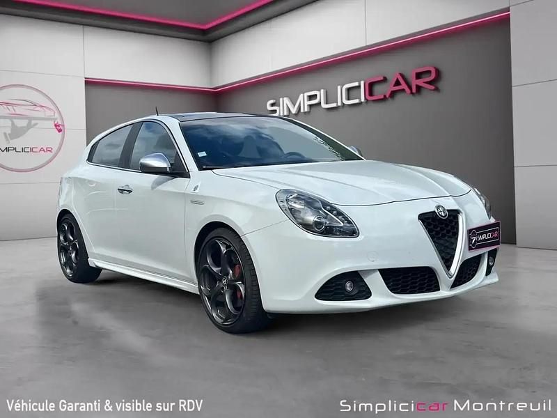 Blanc Utilisé 2011 Alfa Romeo Giulietta Quadrifoglio Verde Citadine | 14 980 € - Image 1/4