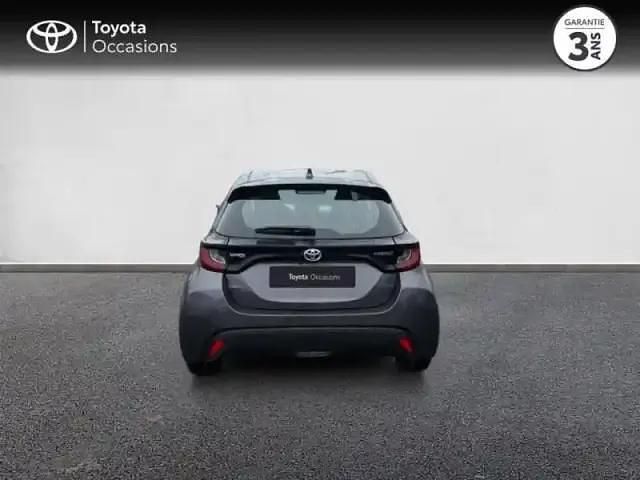 Occasion Toyota Yaris Hybrid 116 ch (85 kW) 2023 Gris atlas (m) Berline