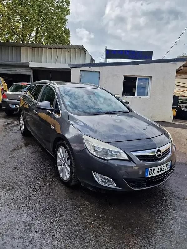 Gris Utilisé 2011 Opel Astra Cosmo Break | 3 550 € (Prix assez cher) - Image 1/4