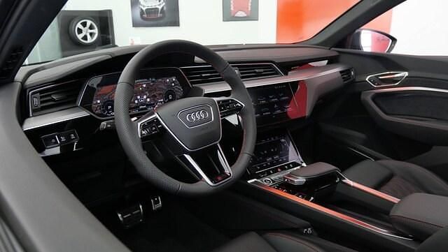 Occasion Audi Q8 Sportback e-tron S-Line 300 kW (408 ch) 2024 Gris daytona nacré SUV