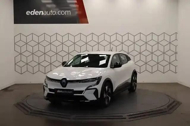 Blanc glacier Utilisé 2023 Renault Mégane Berline | 20 980 € (Super prix) - Image 1/4