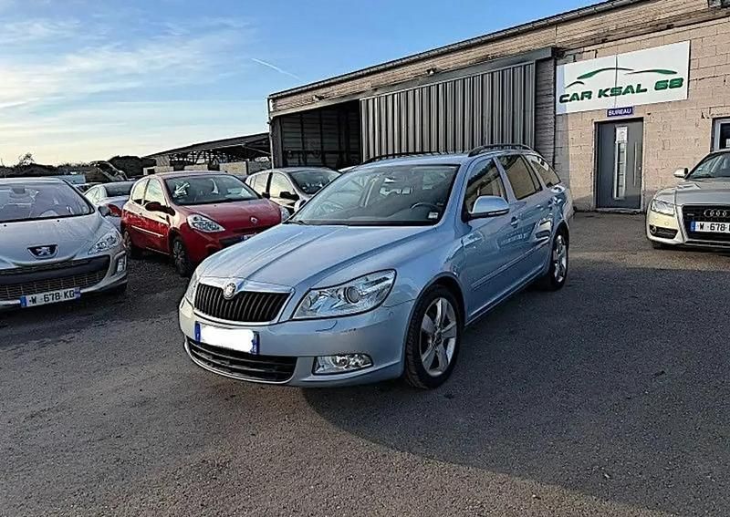 Bleu Occasion 2010 Skoda Octavia Elegance Berline | 5 999 € - Image 1/4