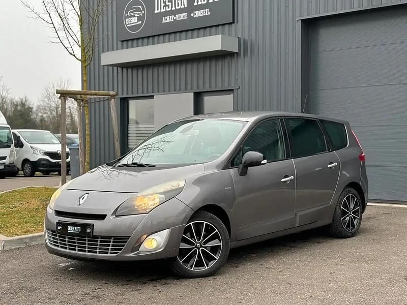 Gris Occasion 2011 Renault Grand Scénic Bose Edition Monospace | 7 990 € (Prix juste) - Image 1/4