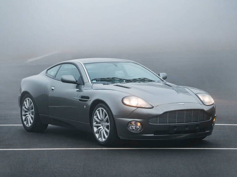 Gris Utilisé 2003 Aston Martin Vanquish Coupé | 83 000 € - Image 1/4