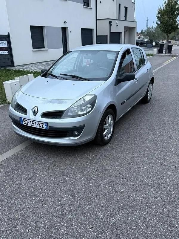 Utilisé 2007 Renault Clio II Berline | 1 950 € (Prix juste) - Image 1/4