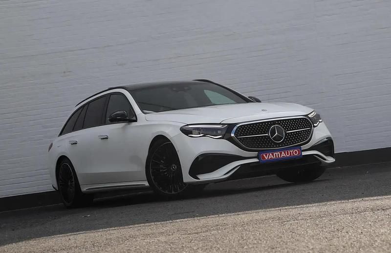 Blanc Utilisé 2023 Mercedes E300 AMG Break | 57 950 € - Image 1/4