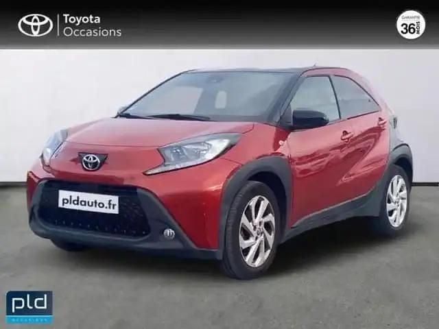 Biton rouge piment premium/toit noir Occasion 2022 Toyota Aygo X Design SUV | 15 990 € (Prix juste) - Image 1/4