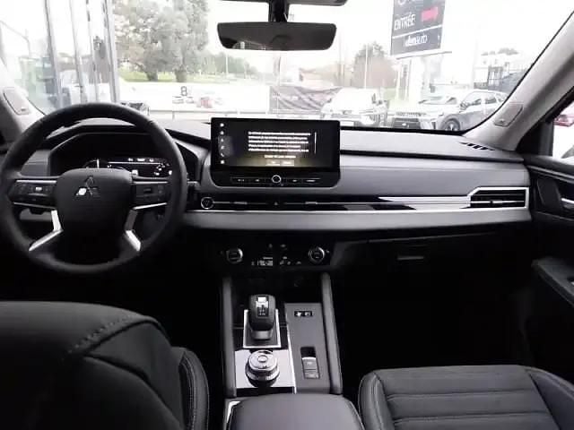 Nouvelle Mitsubishi Outlander 2025 Moonstone grey SUV