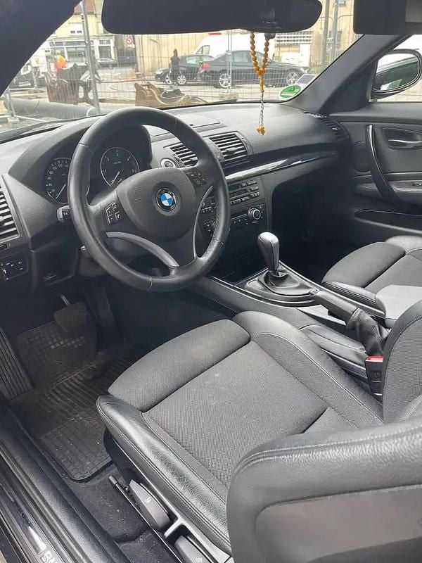 Noir Utilisé 2011 BMW 118 Sport Line Citadine | 9 400 € (Prix juste) - Image 1/4