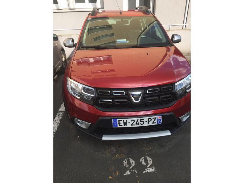 Rouge rouge feu metal Utilisé 2018 Dacia Sandero Prestige Citadine | 11 000 € - Image 1/4