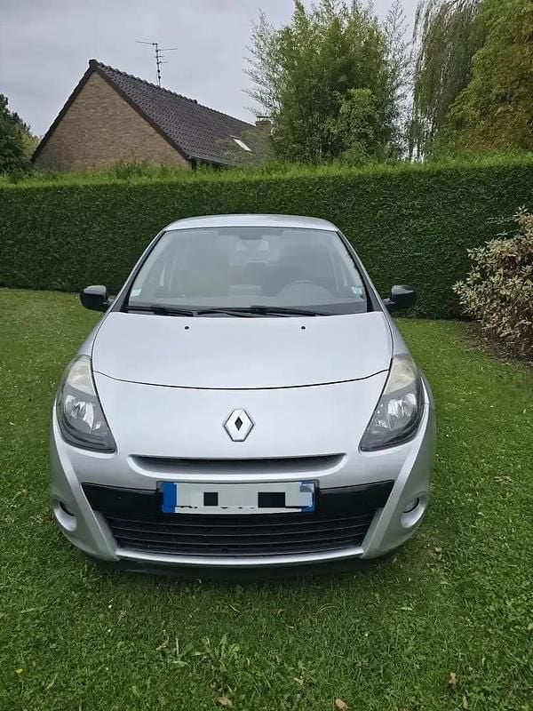 Occasion 2010 Renault Clio III Citadine | 4 990 € (Prix juste) - Image 1/4