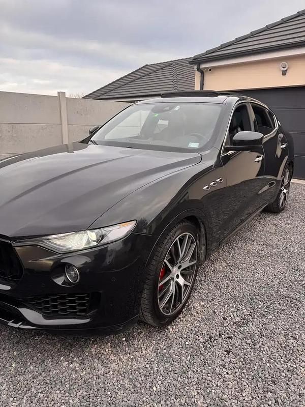 Utilisé 2017 Maserati Levante SUV | 31 990 € (Prix assez cher) - Image 1/4