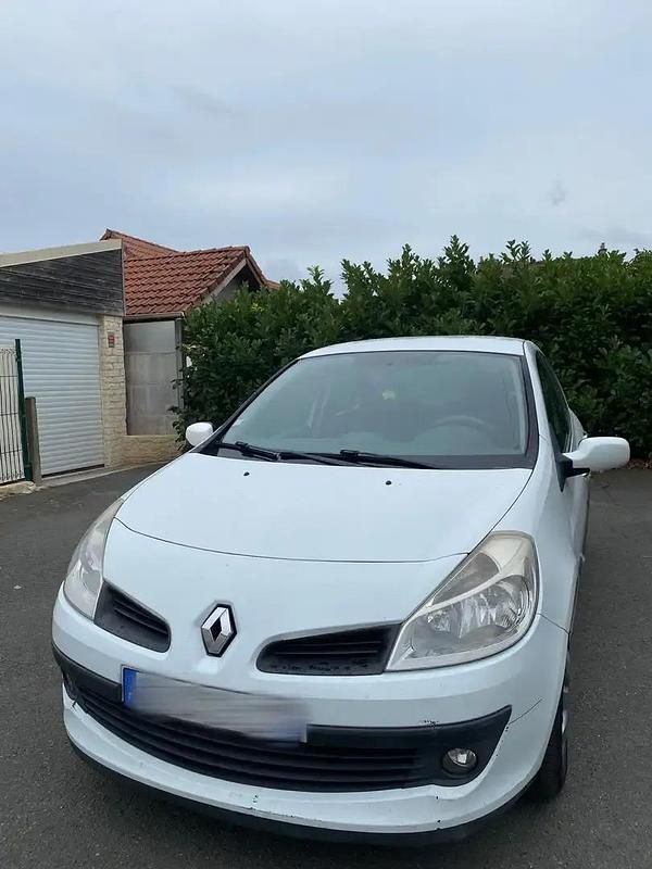 Blanc Utilisé 2008 Renault Clio II Berline | 3 500 € (Prix assez cher) - Image 1/4
