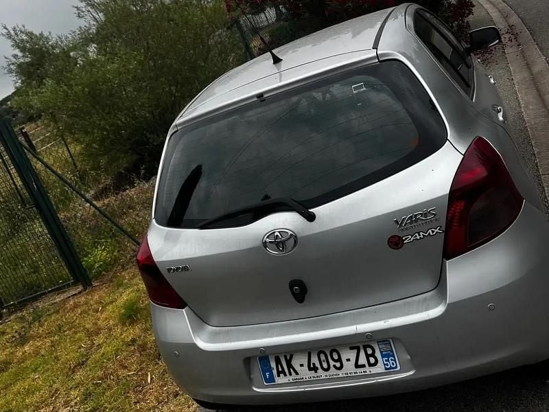 Gris Utilisé 2008 Toyota Yaris Edition Berline | 5 500 € (Prix juste) - Image 1/4