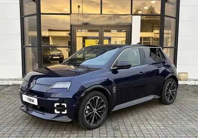 Bleu nocturne / toit noir étoilé Occasion 2025 Renault 5 E-Tech Berline | 31 290 € (Prix juste) - Image 1/4