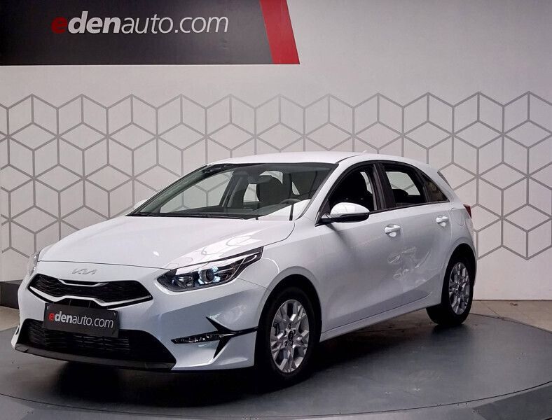 Blanc Utilisé 2024 Kia Ceed Active Berline | 20 900 € (Bon prix) - Image 1/4