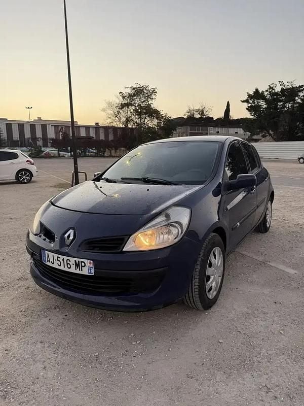 Utilisé 2008 Renault Clio II Authentique Berline | 2 000 € (Super prix) - Image 1/4
