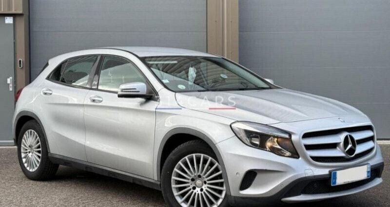 Gris Utilisé 2014 Mercedes GLA200 Business SUV | 16 190 € - Image 1/4