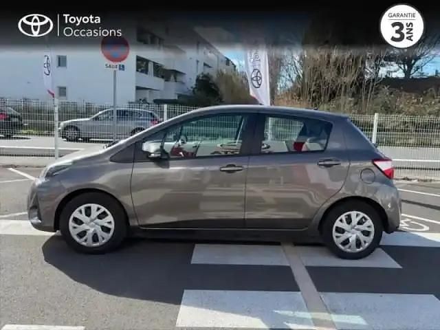 Occasion Toyota Yaris 72 ch (52 kW) 2019 Gris dune Berline