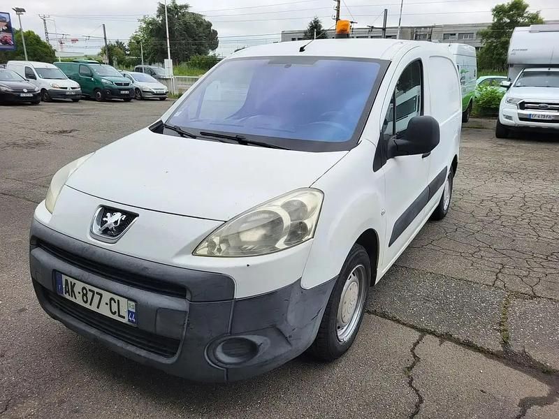 Blanc Utilisé 2010 Peugeot Partner Monospace | 4 560 € - Image 1/4
