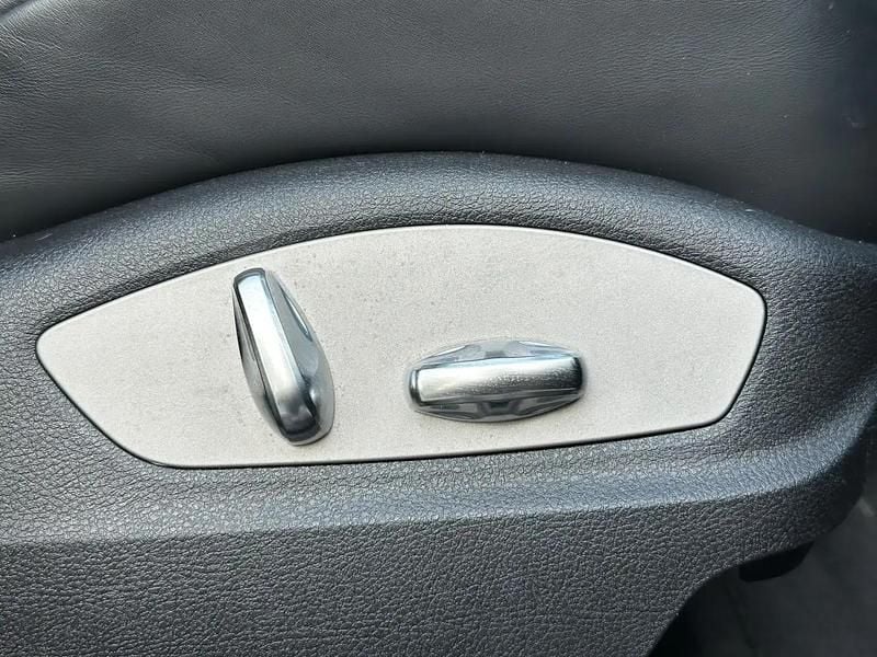 Image 2/4