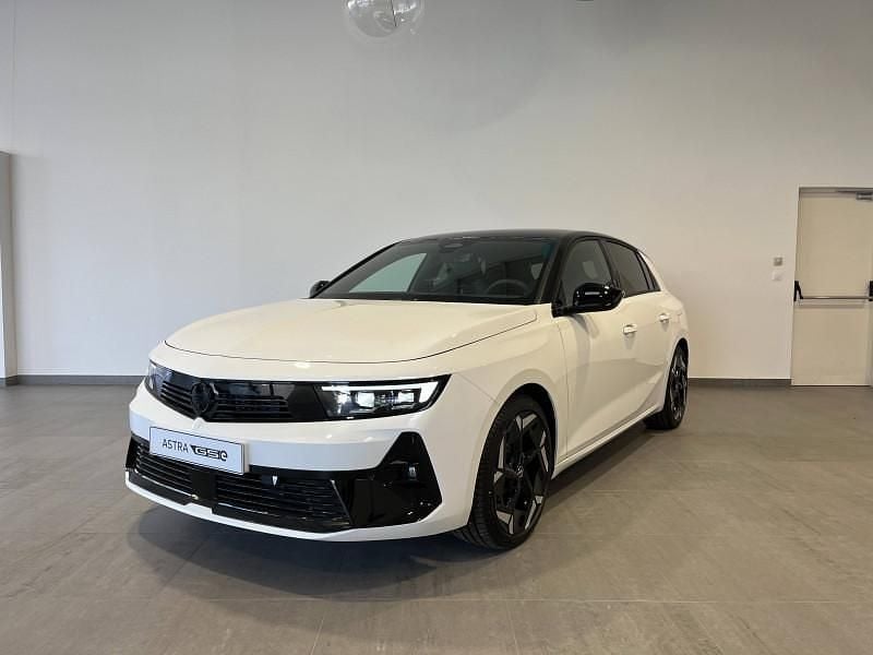 Noir Utilisé 2023 Opel Astra GSe Berline | 25 990 € (Bon prix) - Image 1/4