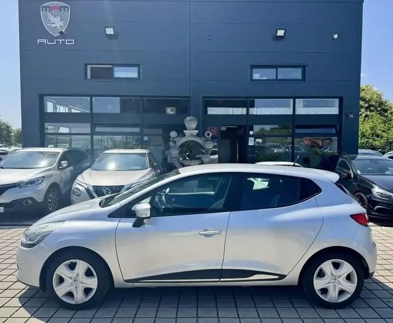 Gris Utilisé 2015 Renault Clio IV Zen Berline | 6 990 € (Bon prix) - Image 1/4