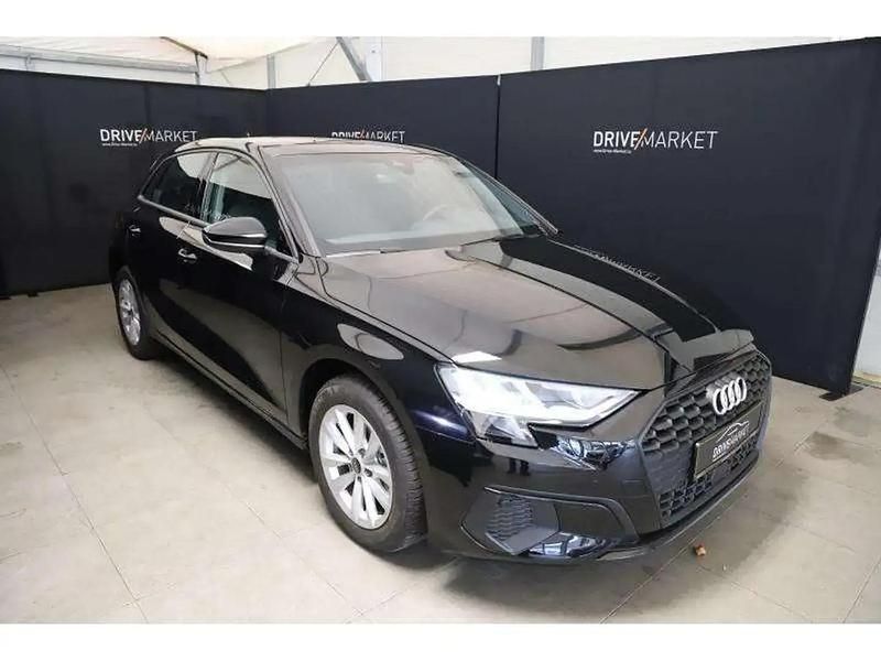 Noir Utilisé 2023 Audi A3 Sportback Berline | 31 682 € (Prix juste) - Image 1/4