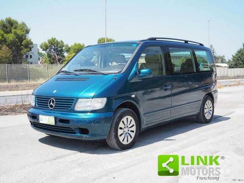 Vert Utilisé 1999 Mercedes V220 Monospace | 7 400 € - Image 1/4