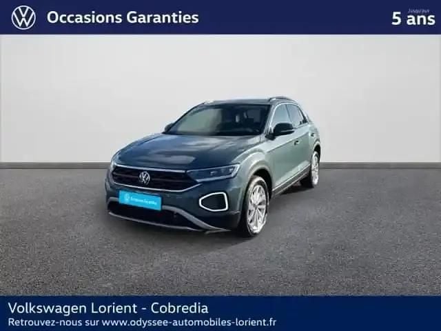 Bleu pétrole métallisée Occasion 2025 VW T-Roc Edition SUV | 29 980 € (Bon prix) - Image 1/4