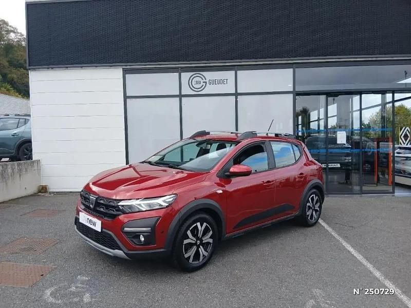 Rouge Occasion 2021 Dacia Sandero Comfort Citadine | 12 490 € (Prix juste) - Image 1/4