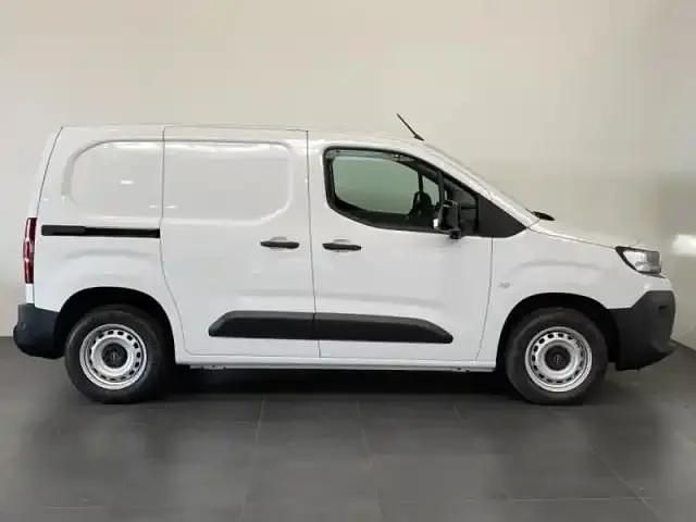 Nouvelle Opel Combo 2025 Blanc icy Berline