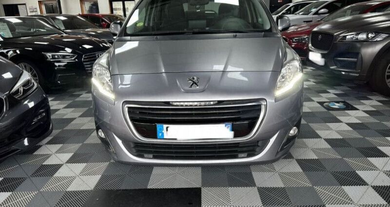 Gris Utilisé 2015 Peugeot 5008 Access Monospace | 7 990 € (Bon prix) - Image 1/4