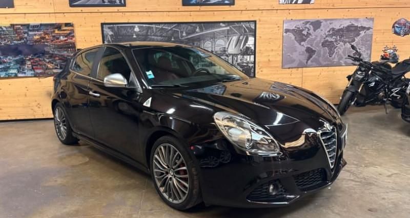 Noir Utilisé 2010 Alfa Romeo Giulietta Quadrifoglio Citadine | 10 900 € - Image 1/4