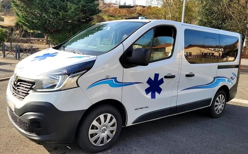 Blanc Occasion 2018 Renault Trafic Intens Monospace | 7 900 € - Image 1/4