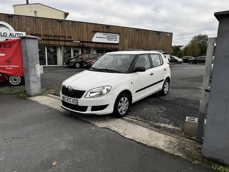 Blanc Utilisé 2014 Skoda Fabia Active Berline | 5 490 € - Image 1/4