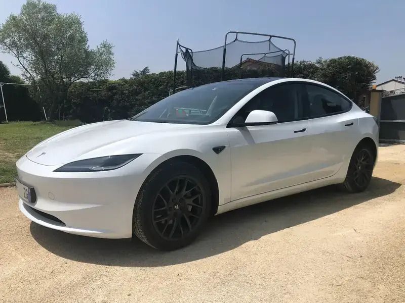 Blanc Utilisé 2024 Tesla Model 3 Berline | 36 500 € (Prix assez cher) - Image 1/4